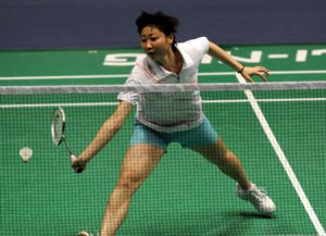 Zhou Mi of Hong Kong, China returns the shuttle during women's singles second round match agasint Shizuka Uchida of Japan at 2009 China Badminton Masters Super Series in Changzhou, east China's Jiangsu Province, Sept. 17, 2009. Zhou Mi won 2-0(21-7, 21-17).