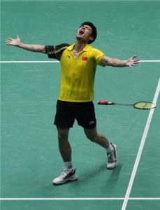 Lin Dan defeats stubborn Sho Sasaki in Men&rsquo;s Singles fight at Thomas Cup Finals 2012