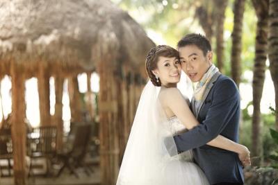 Love birds: Lee Chong Wei and Wong Mew Choo posing during one of their photoshoots at the Sepang Gold Coast Palm Tree Resort Thursday