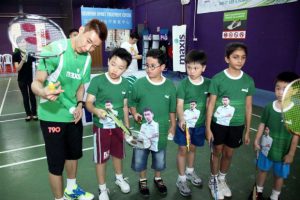 Lee Chong Wei showing the participants the proper way to hold a badminton racquet at a coaching clinic yesterday.