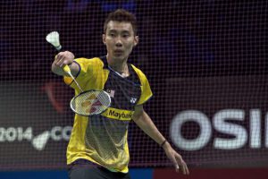 Lee Chong Wei defeated compatriot Chong Wei Feng 12-21, 18-21 in the second round of the Hong Kong Open. Chong Wei will face French Open champion Jan O Jorgensen of Denmark in Friday&rsquo;s quarter-finals.