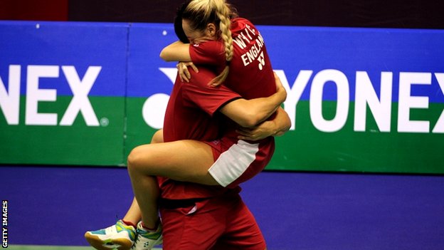 England's Chris Adcock and Gabby White cemented a successful first year as a mixed doubles partnership by winning the Hong Kong Open in Kowloon.