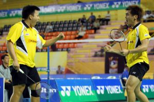 Malaysia's doubles pair Hoon Thien How-Tan Wee Kiong finally made a breakthrough by capturing their first international title at the Macau Open on Sunday.