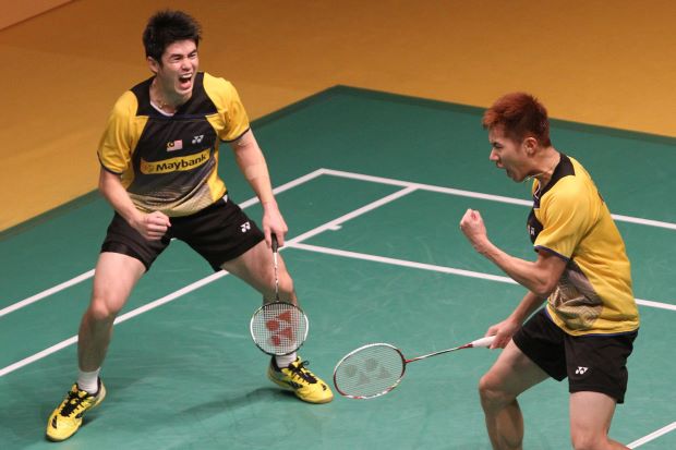 Malaysian men's pair Goh V Shem-Lim Khim Wah are through to the final of the Malaysian Open after beating their Indonesian opponents in three sets on Saturday.