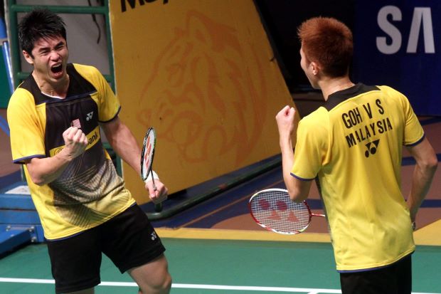 Goh V Shem-Lim Khim Wah celebrate after beating Thailand’s Maneepong Jongjit-Nipitphon Puangpuapech 21-19, 25-23 in the second round of the Maybank Malaysian Open.