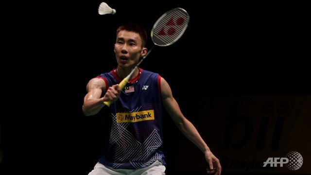 Malaysia's Lee Chong Wei returns a shot against China's Pengyu Du during their men's single quarter-final match at the Malaysia Open Badminton Superseries in Kuala Lumpur on January 17, 2014.