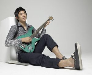 Is Lee Yong-dae switching his career to be a rock star? "Oppa badminton style"!