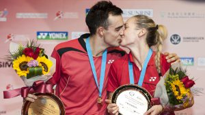 Chris and Gabby Adcock are kissing after winning 2013 Hong Kong Open