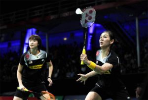 Vivian Hoo (left) and Woon Khe Wei advance to the semi-final of Macau Open