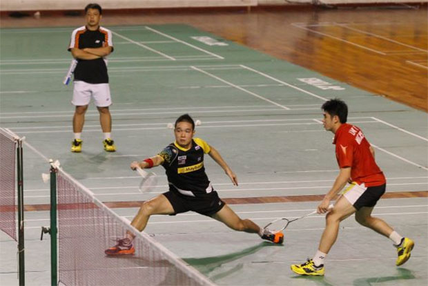 Ow Yao Han (left) trains with Lim Khim Wah