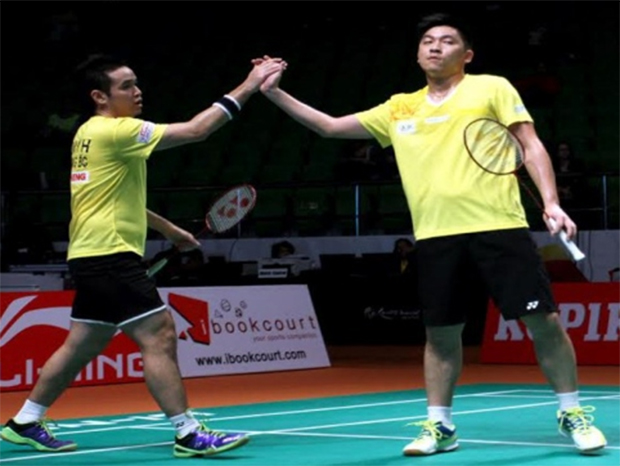 Tan Boon Heong and Ow Yao Han celebrate following their victory over Cheras BC (photo: Sinar)