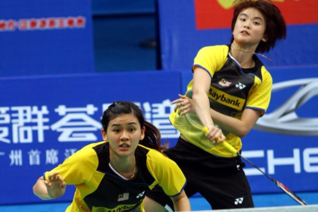 Vivian Hoo (back) and Woon Khe Wei are the only Malaysian women's doubles left at China Masters