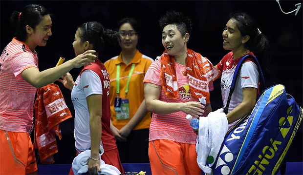 Nitya Krishinda Maheswari/Greysia Polii greet Yu Yang/Tang Yuanting after their match.
