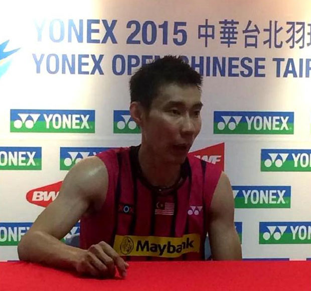 Lee Chong Wei speaks with media after his first match at the 2015 Chinese Taipei Open. (photo: Reuters)