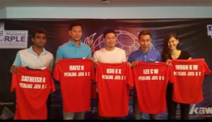 R. Satheishtharan, Mohd Hafiz Hashim, Koo Kien Keat, Lee Chong Wei and Woon Khe Wei (from left) at the PJBC signing ceremony on Wednesday. (photo: Manoj Kumar)