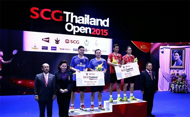 Koo Kien Keat/Tan Boon Heong on the podium with Wahyu Nayaka Arya Pankaryanira/Ade Yusuf during the medal ceremony. (photo: Granular)