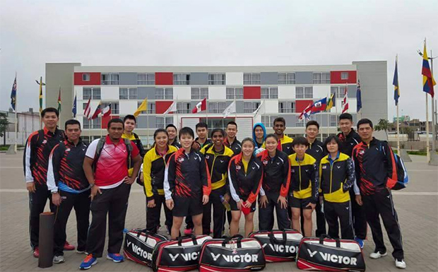 The Malaysian world junior team and coaches pose for photo. (photo: Facebook)