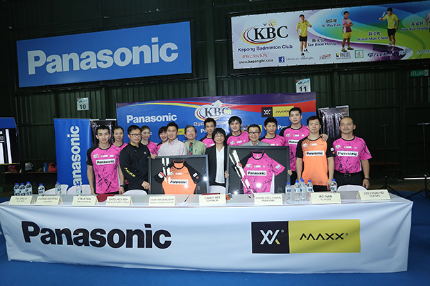 Badminton players from Kepong Badminton Club (KBC) take picture with Purple League's founder Dato Jack Koh (front row-third from left).(photo: Purple League)