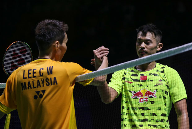 Lee Chong Wei shakes hand with Lin Dan after their China Open semi-final match. (photo: Xinhua)