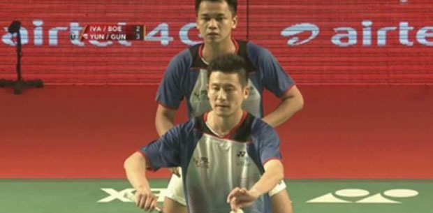 Cai Yun (front) partners Hendra Gunawan in their India's Premier Badminton League debut last Saturday. (photo: 163)