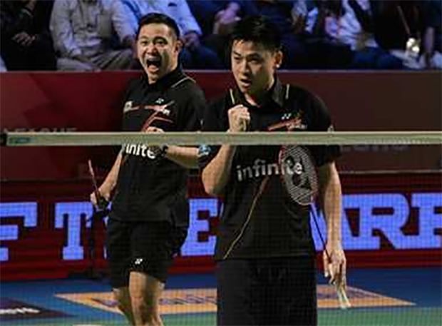 Fist pumps: Koo Kien Keat and Tan Boon Heong won a thrilling men's doubles encounter in PBL finals. (photo: PTI)