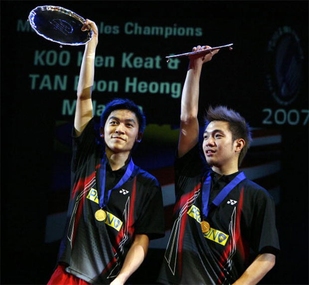 Malaysians Tan Boon Heong (L) and Koo Kien Keat pose with their winners' trophies 11 March 2007 after winning the men's doubles final against Chinese Cai Yun and Fu Haifeng during the All England Badminton Championships at the National Indoor Arena in Birmingham. (photo: GettyImages)
