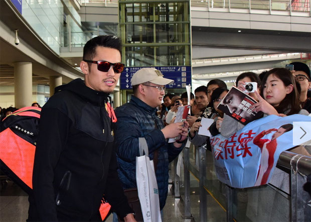 An overwhelming welcome home support by his fans, following Lin Dan's sixth All England title victory last Sunday. (photo: AFP)