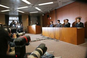 Kento Momota and Kenichi Tago admit to gambling at an illegal casino. (photo: AFP)