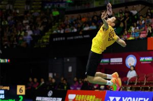 A powerful smash by Lee Chong Wei at the 2015 Hong Kong Open. (photo: GettyImages)