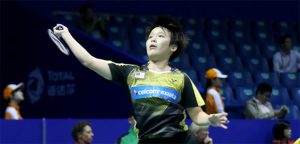 Goh Jin Wei returns a shot from Carolina Marin. (photo: BWF)