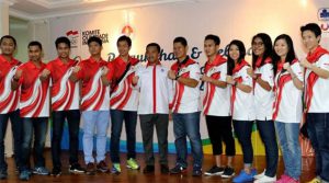 The Indonesian badminton Olympic squad pose for pictures. (photo: PBSI)