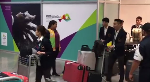 Lee Chong Wei and the Malaysian team arriving in Rio.