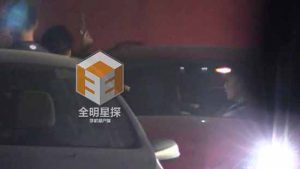 Lin Dan caught urinating in public!