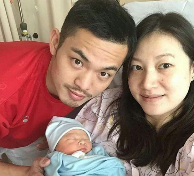 Congratulations to Lin Dan and Xingfang. (photo: Lin Dan's Weibo)