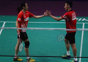 Lee Chong Wei and Zhao Yunlei celebrate their victory in the 2016/2017 Purple League on Saturday. (photo: Purple League)
