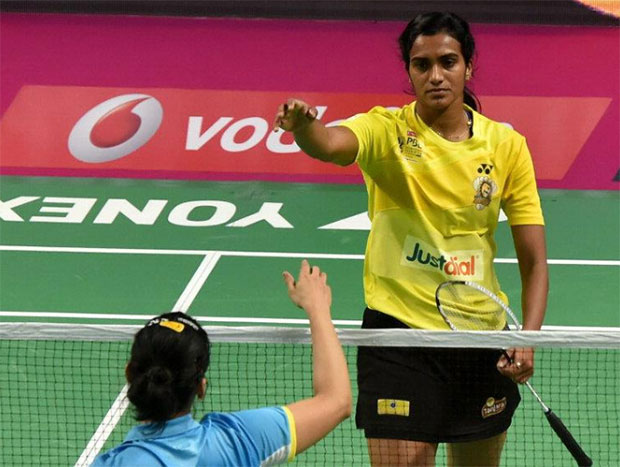 P.V. Sindhu shakes hand with Saina Nehwal in the 2017 Premier Badminton League semi-finals. (photo:PTI)