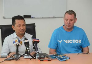 BAM's deputy President Datuk Seri Mohamad Norza Zakaria and Morten Frost answer questions in a press conference. (photo: Bernama)