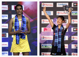Nozomi Okuhara poses with P.V. Sindhu on the podium after winning the 2017 women's singles World Champion. (photo: AP)