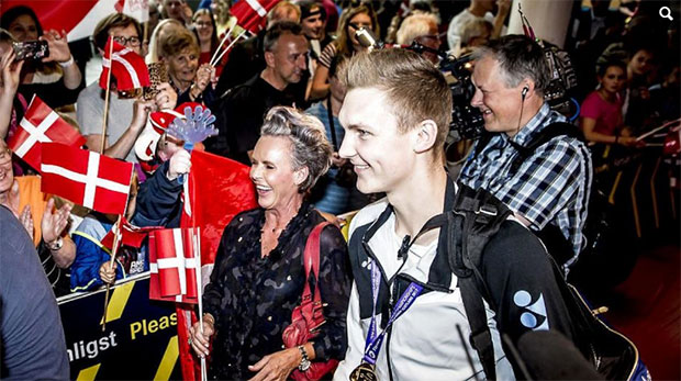Viktor Axelsen is currently one of the hottest badminton players on earth. (photo: AP)