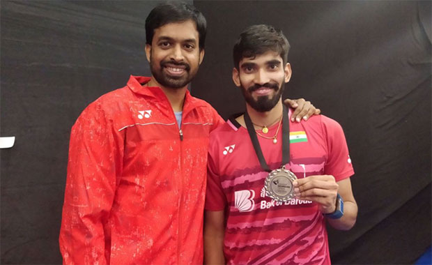 Kidambi Srikanth (right) poses with Pullela Gopichand after winning the 2017 Denmark Open. (photo: AP)