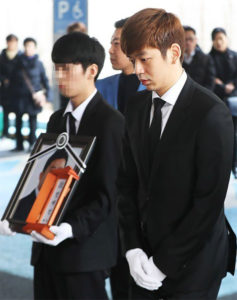 Lee Yong-Dae pays emotional tributes to Jung Jae-Sung.