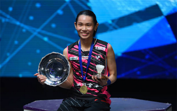 Tai Tzu Ying at the award ceremony. (photo: AP)