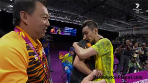 Lee Chong Wei beats World No. 1 Kidambi Srikanth 19-21, 21-14, 21-14 to win men's singles gold at the 2018 Commonwealth Games