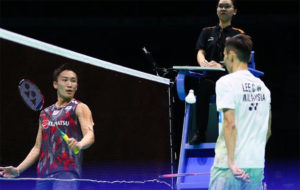 Lee Chong Wei takes on Kento Momota in the 2018 Asia Championships semi-final. (photo: AFP)