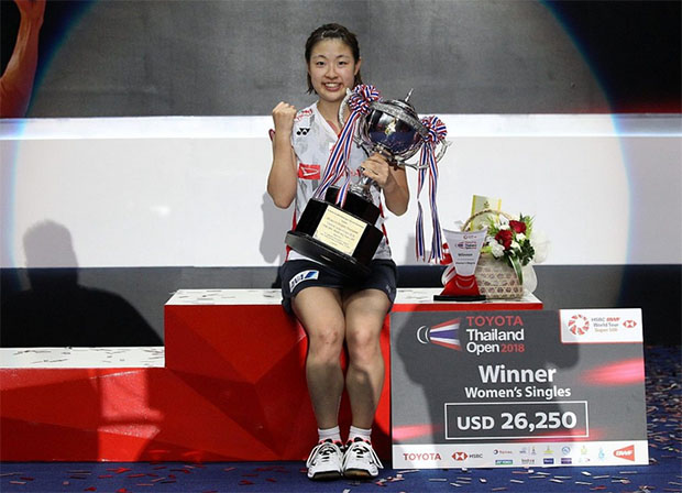 Nozomi Okuhara celebrates her Thailand Open victory. (photo: AFP)