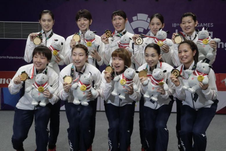 Japan wins the 2018 Asian Games badminton women's team gold medal. (photo: EPA)