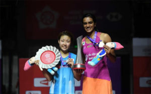 PV Sindhu (R) claims the 2018 BWF World Tour Finals with 2-0 win over Nozomi Okuhara. (photo AFP)