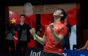 Loh Kean Yew lets out a roar as he fights back from behind in both sets to beat Lin Dan. (photo: AFP)