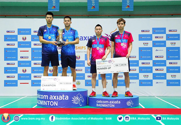 Ong Yew Sin/Teo Ee Yi and Aaron Chia/Soh Wooi Yik (from Left) stand on the podium during the award ceremony of the men's doubles event. (photo: BAM's Facebook)