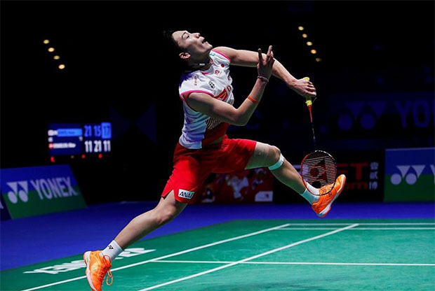 Kento Momota doesn't appear to be in great shape at Singapore Open. (photo: Reuters)